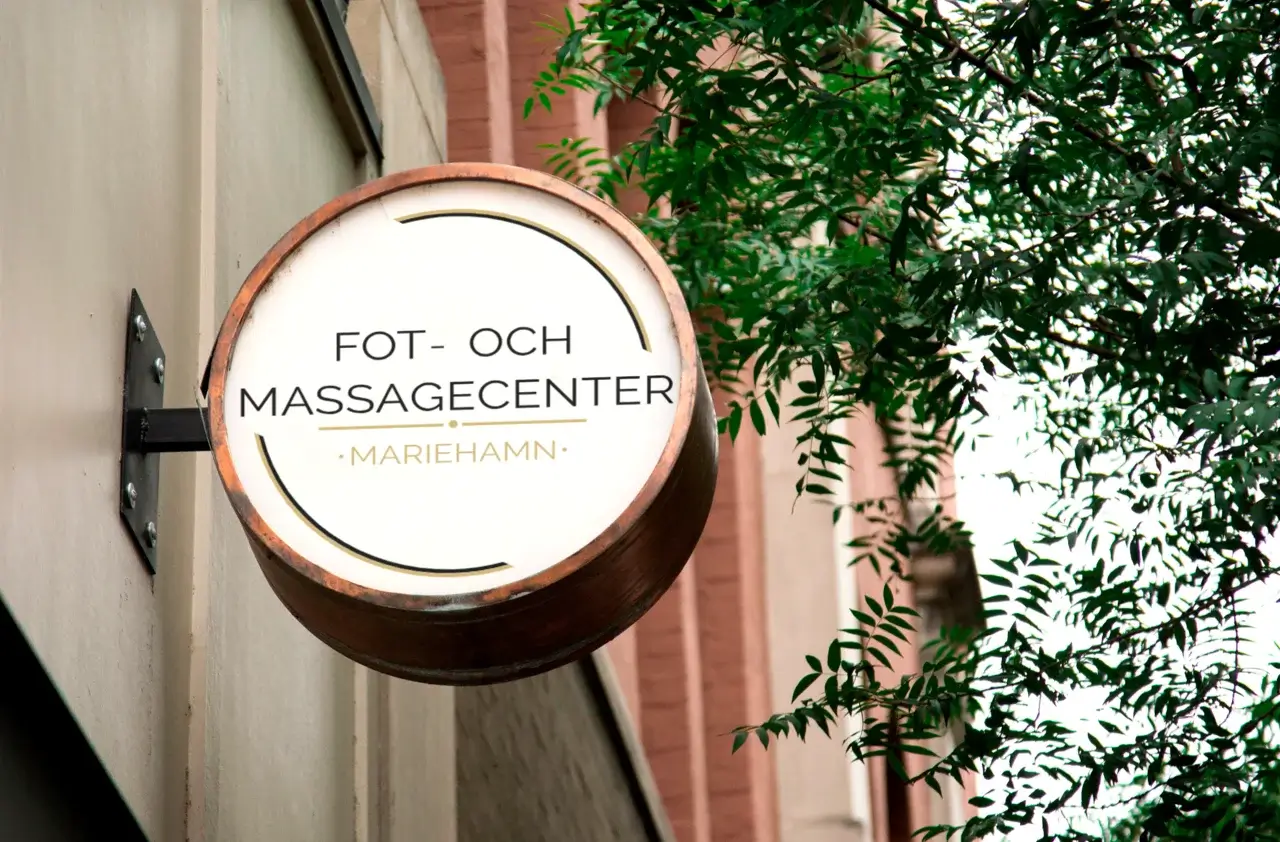 Fot- och Massagecenter logotyp mockup